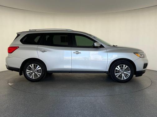 2019 Nissan Pathfinder SV