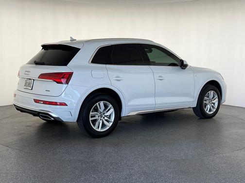Glacier White Metallic 2022 Audi Q5 45 S line Premium