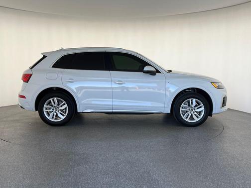 Glacier White Metallic 2022 Audi Q5 45 S line Premium