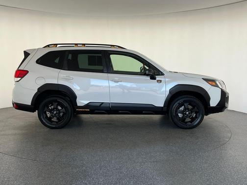 Crystal White Pearl 2022 Subaru Forester Wilderness