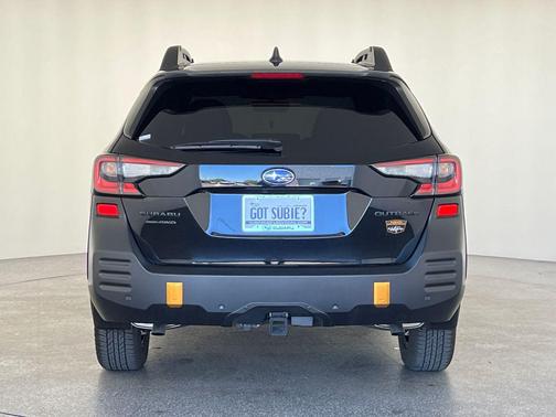 Crystal Black Silica 2025 Subaru Outback Wilderness