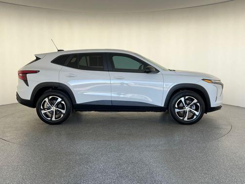 Summit White 2024 Chevrolet Trax FWD 1RS