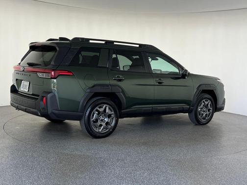 Deep Emerald Green Pearl 2026 Subaru Outback Premium