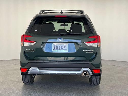 Cascade Green Silica 2024 Subaru Forester Touring