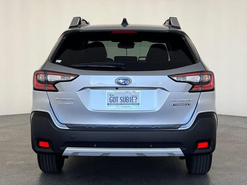 Ice Silver Metallic 2025 Subaru Outback Touring XT