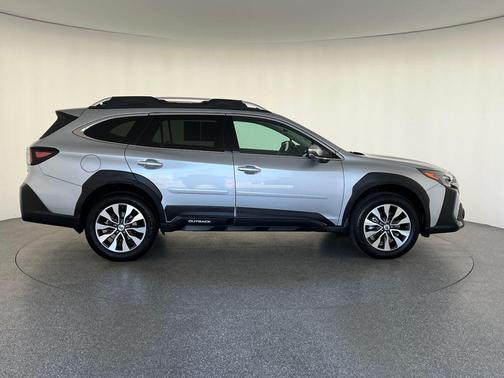 Ice Silver Metallic 2025 Subaru Outback Touring XT
