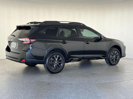 Crystal Black Silica 2024 Subaru Outback Onyx Edition