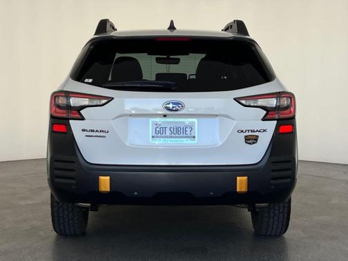 Crystal White Pearl 2024 Subaru Outback Wilderness