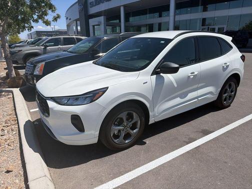 Star White Metallic Tri-Coat 2024 Ford Escape ST-Line