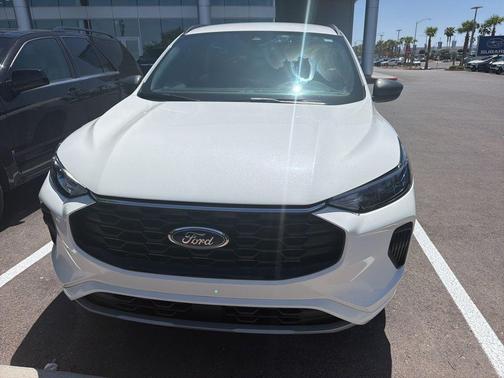 Star White Metallic Tri-Coat 2024 Ford Escape ST-Line