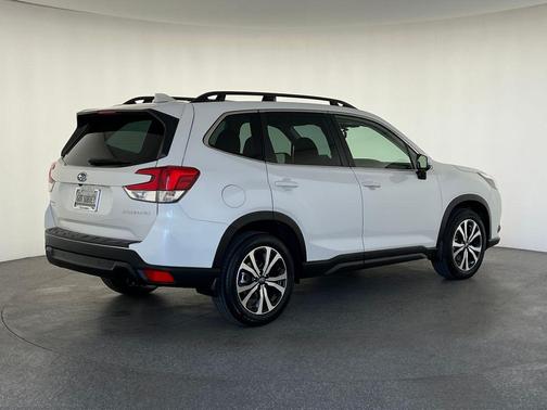 Crystal White Pearl 2023 Subaru Forester Limited