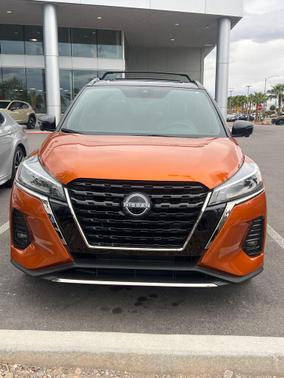 Monarch Orange Metallic/Super Black 2023 Nissan Kicks SR