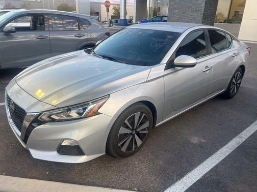 Brilliant Silver Metallic 2022 Nissan Altima 2.5 SV