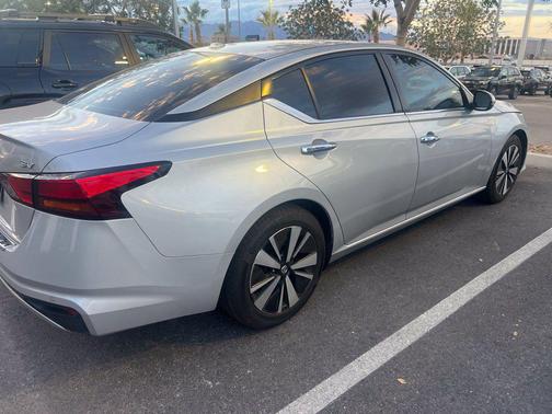 Brilliant Silver Metallic 2022 Nissan Altima 2.5 SV