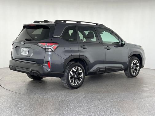 Magnetite Gray Metallic 2025 Subaru Forester Premium