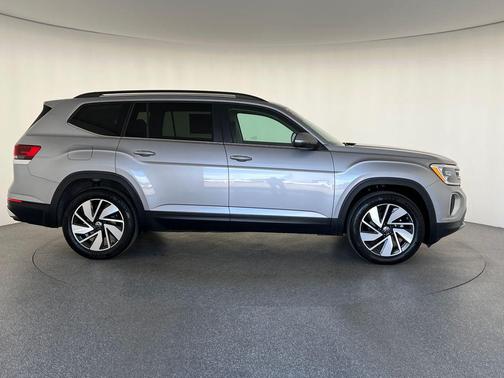 2025 Volkswagen Atlas 2.0T SE w/Technology 4MOTION