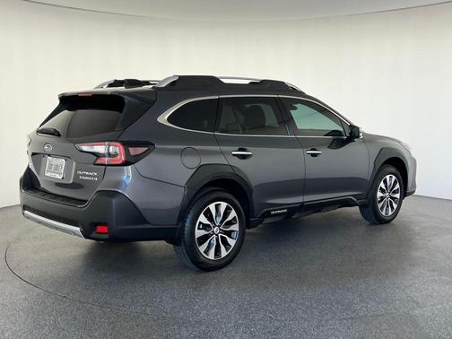 Magnetite Gray Metallic 2025 Subaru Outback Touring XT