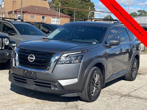 2024 Nissan Pathfinder SV