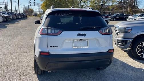 2023 Jeep Cherokee Altitude Lux