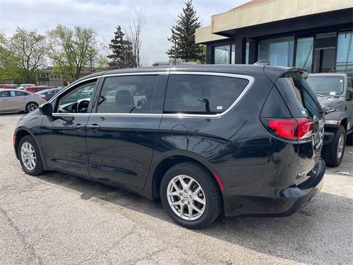 2022 Chrysler Voyager LX
