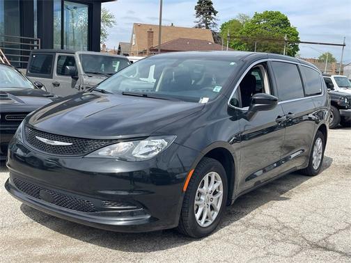 2022 Chrysler Voyager LX