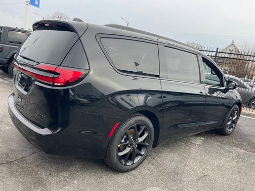 2026 Chrysler Pacifica Limited