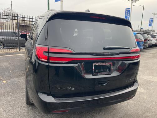 2026 Chrysler Pacifica Limited