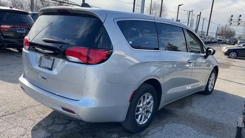 2022 Chrysler Voyager LX