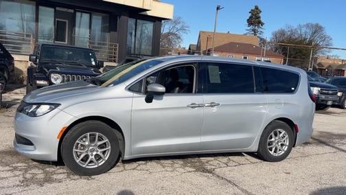 2022 Chrysler Voyager LX