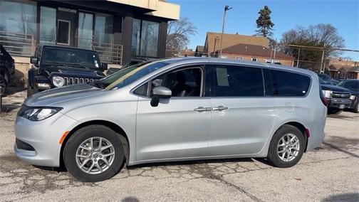 2022 Chrysler Voyager LX