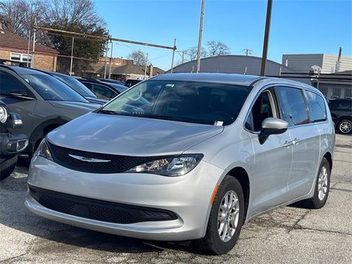 2022 Chrysler Voyager LX