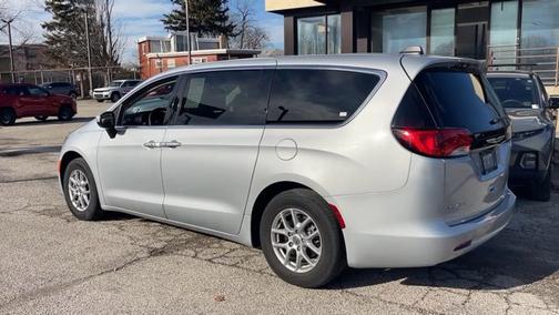 2022 Chrysler Voyager LX