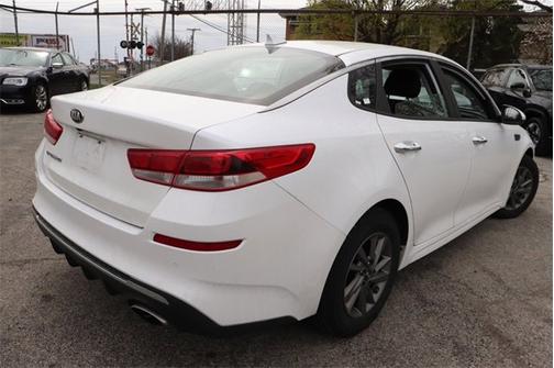 Photo 5 of 26 of 2020 Kia Optima LX