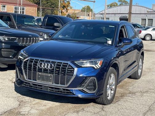 2023 Audi Q3 S line Premium