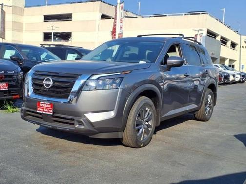 2025 Nissan Pathfinder SV