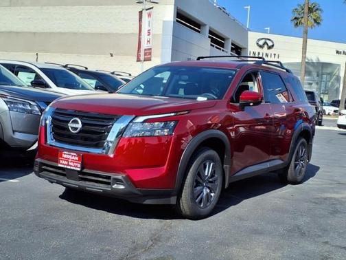 2025 Nissan Pathfinder SV