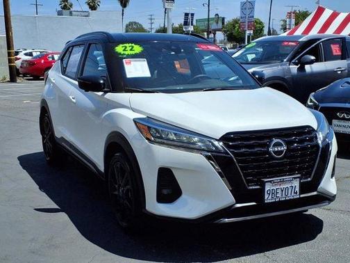 2022 Nissan Kicks SR