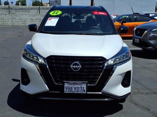 2022 Nissan Kicks SR