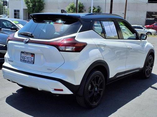 2022 Nissan Kicks SR