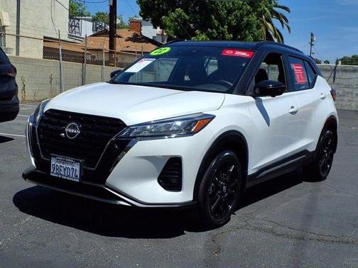2022 Nissan Kicks SR