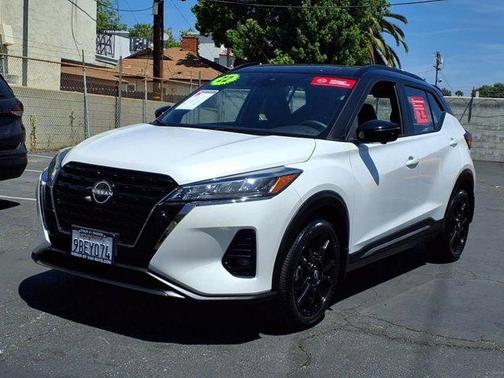 2022 Nissan Kicks SR