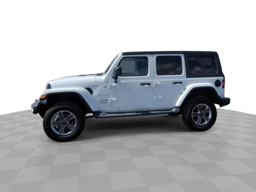 Bright White Clearcoat 2021 Jeep Wrangler Unlimited Sahara 4x4