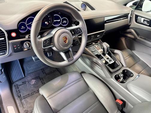 2022 Porsche Cayenne S
