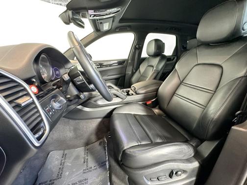 Black 2023 Porsche Cayenne Platinum Edition