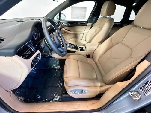 Dolomite Silver Metallic 2026 Porsche Macan Macan