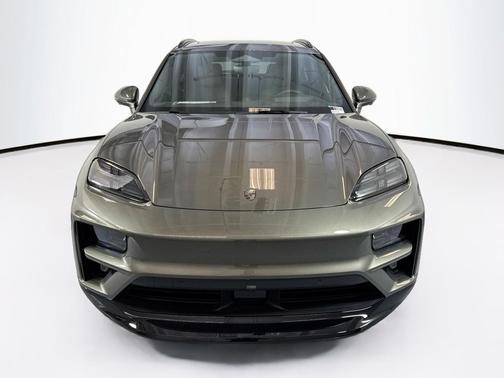 2025 Porsche Macan Turbo