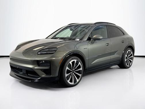 2025 Porsche Macan Turbo