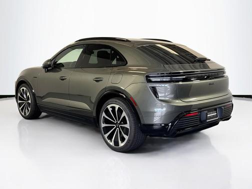 2025 Porsche Macan Turbo
