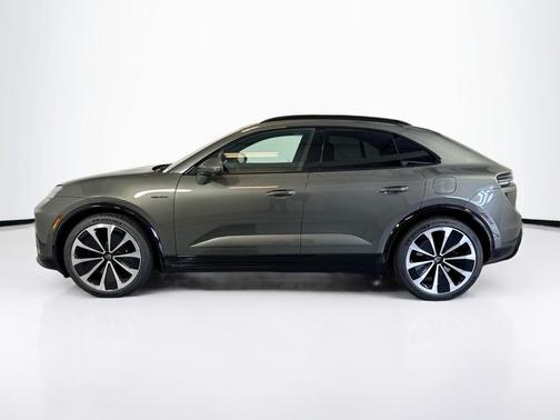 2025 Porsche Macan Turbo