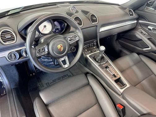 2024 Porsche 718 Boxster S